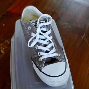 Unisex Low Rise Converse All Star Size: Men: 6.5; Women: 8.5 Light Grey